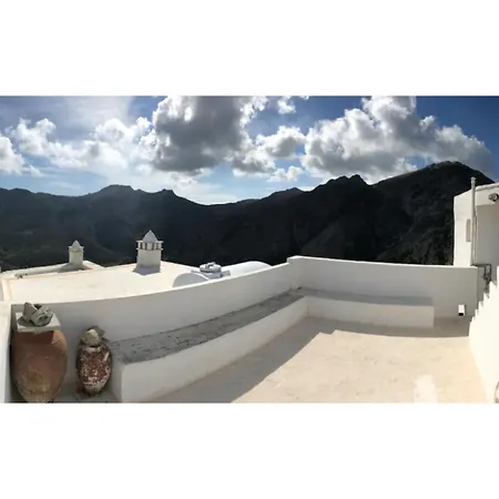 Camaraki Castle House , Chora *