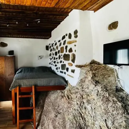Camaraki Castle House , Chora