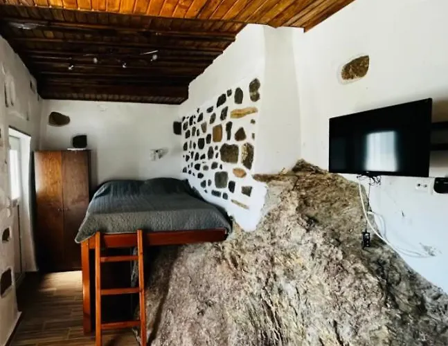 Camaraki Castle House , Chora